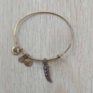 Gold Feather Charm Bracelet